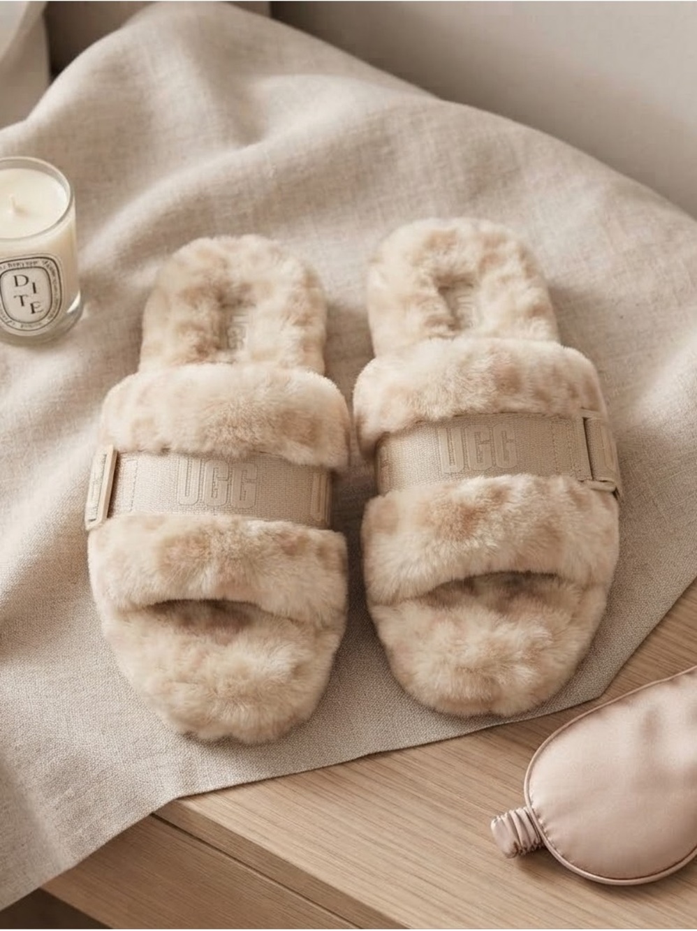 UGG Fluff Yeah Women’s Slide Sandals Cream Shearling Platform Slippers Size 8